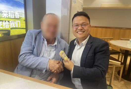 恭喜克羅地亞國(guó)家客戶(hù)現(xiàn)場(chǎng)成交十套雙翼折疊房